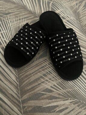 NEW Women's ISOTONER Black/White Indoor/Outdoor Slippers Size 9.5-10